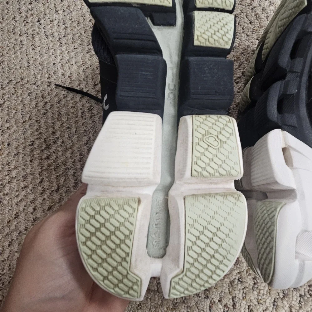 On Clouds missing insoles